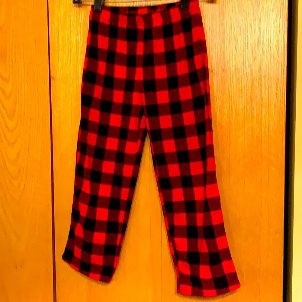 Carter’s boys size 7 red black Buffalo check plaid pajama pants fleece like new